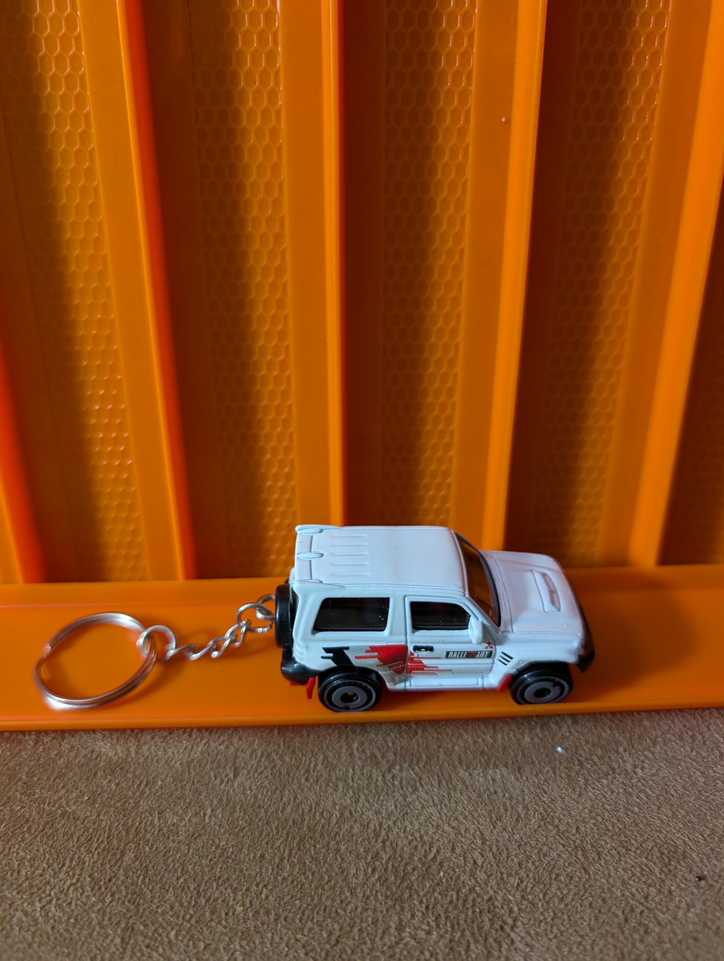 Custom Diecast Keychain – White Rally SUV